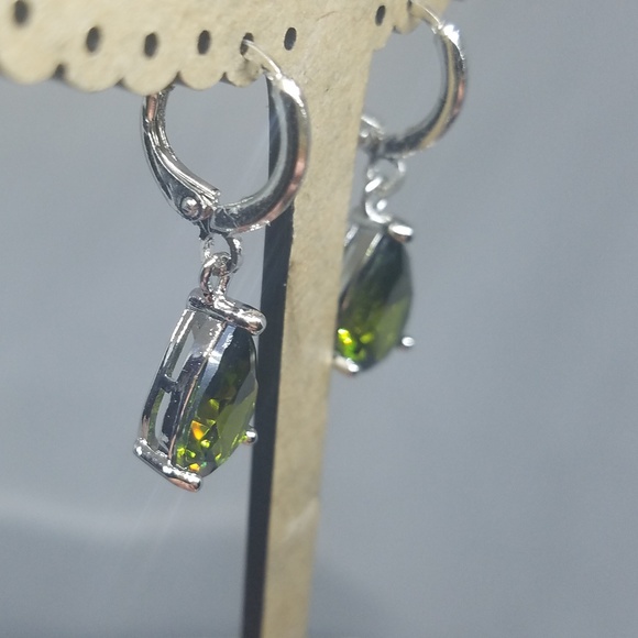 Chrysolite (green) Waterdrop Earrings - Picture 3 of 5